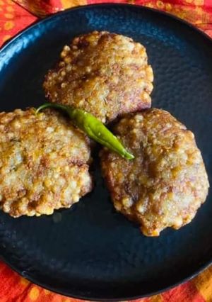 फलाहारी साबूदाना वड़ा (falahari sabudana vada recipe in Hindi) रेसिपी मुख्य फोटो
