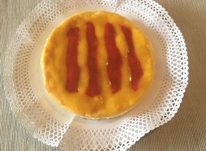 Una foto de Pastís de Sant Jordi de formatge, maduixes i mango 🥭🍓