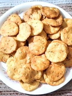 मेथी मठरी (methi mathri recipe in Hindi) रेसिपी मुख्य फोटो