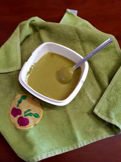 Una foto de Salsa tahini con dos cereales y verduras