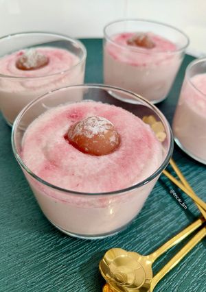 Una foto de Vasitos cremosos de fresas con mascarpone y mochi