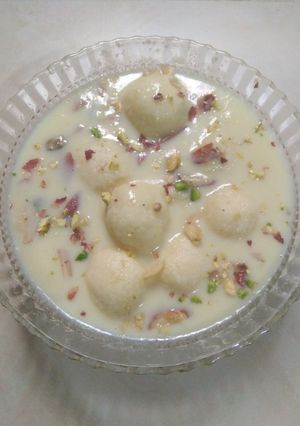 A picture of Shahi Rasmalai.