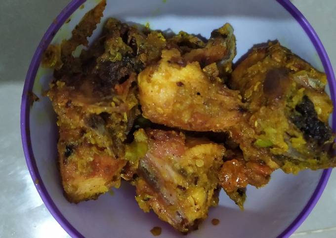 Ayam goreng bumbu kuning