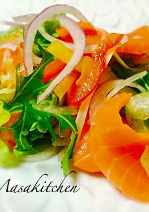 A picture of Smoke salmon salad.