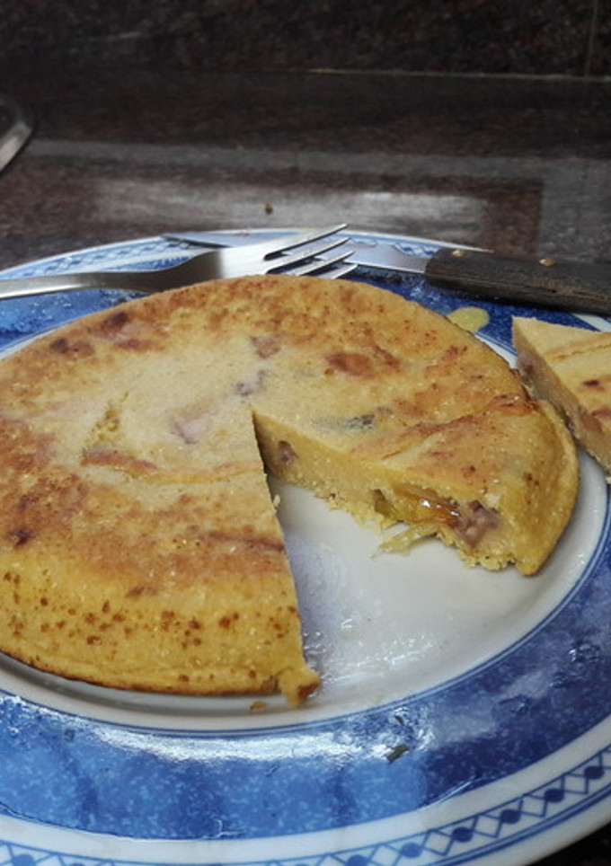 Una foto de 🇪🇸 Tortilla "española" de manzana y fresa vegana 🍳