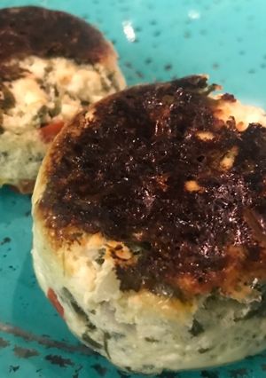 Una foto de Guarnición de queso asado con espinacas