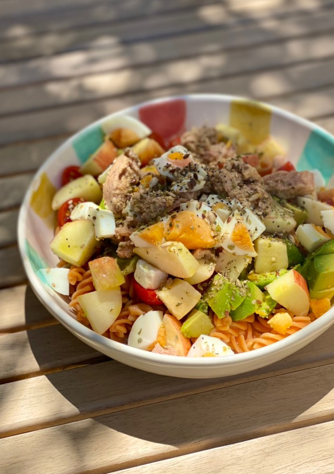 Una foto de Ensalada de hélices de lenteja roja