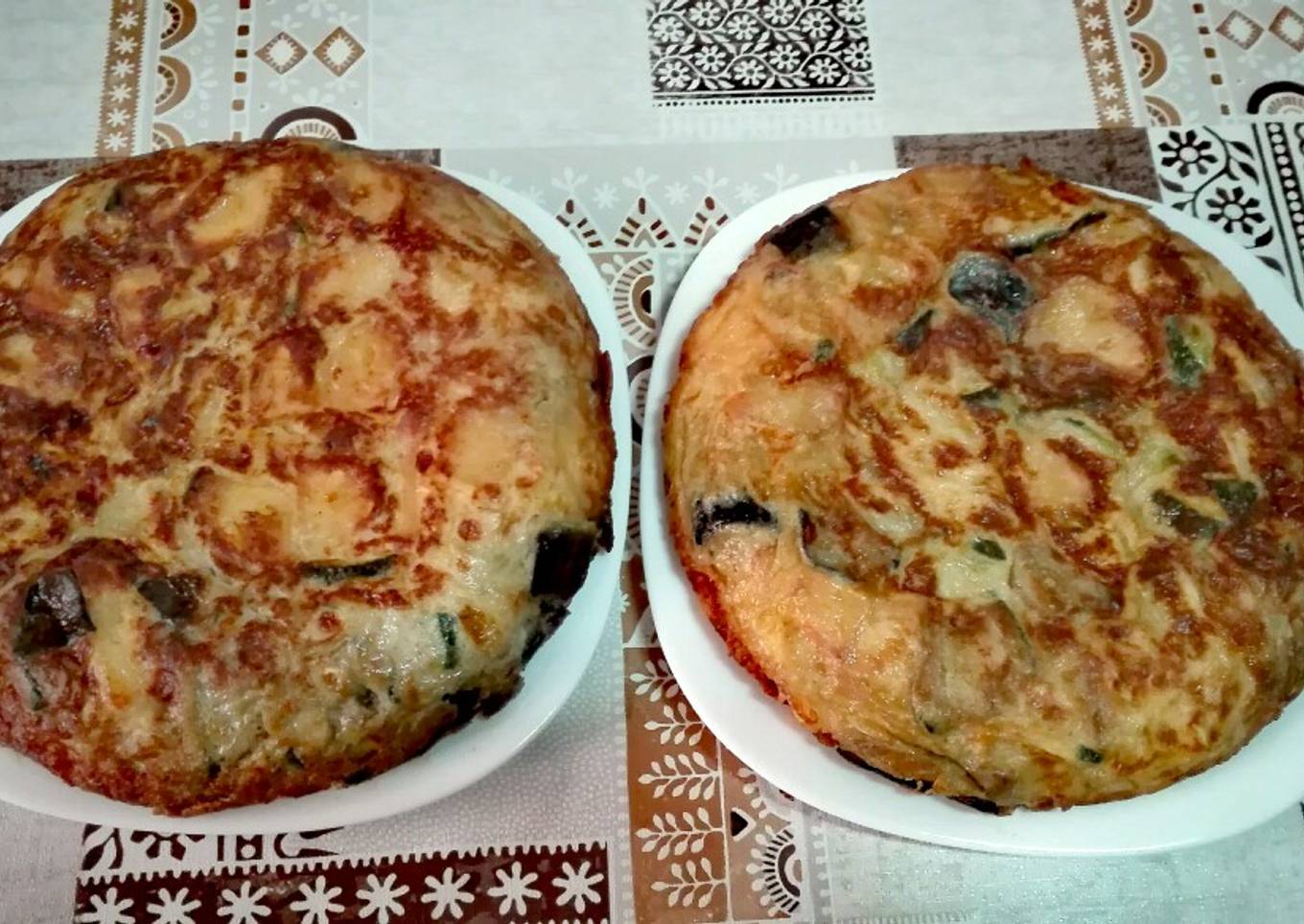 Tortilla de berenjenas, calabacín, patatas y cebolla