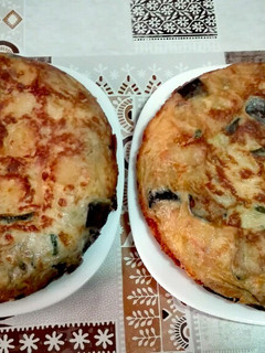 Una foto de Tortilla de berenjenas, calabacín, patatas y cebolla