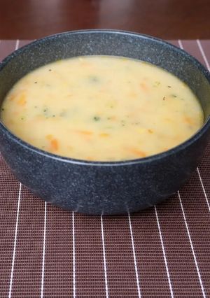 Una foto de Sopa Cremosa de Brócoli, Zanahoria y Queso 🥦🥕