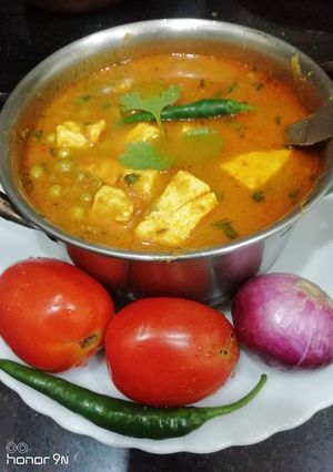 A picture of Matar Paneer dhaba style.