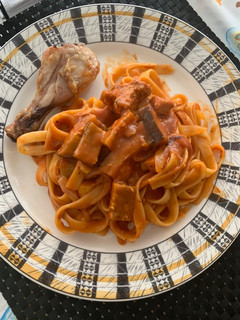 Una foto de Fettuccine con atún y berenjena