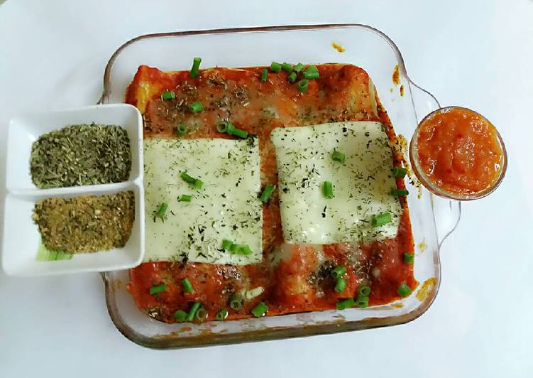 Recipe of Super Quick Homemade Oriental tomato sauce &amp; enchiladas in 2 minutes of microwave.