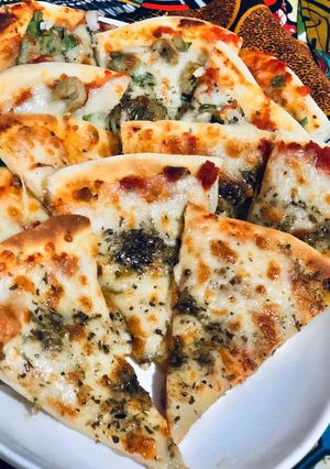 A picture of Pizza 🍕.