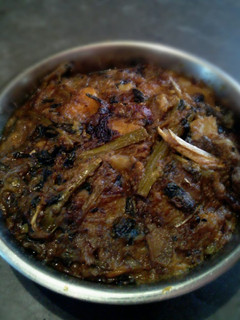 A picture of Malabar spinach fish head stir fry.