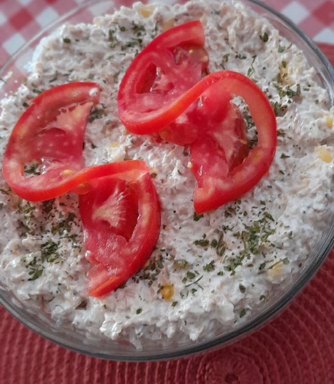 O poză a rețetei Salata de ciuperci cu ton,porumb și ceapa verde.