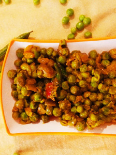 चटपटी हरी मटर (chatpati hari matar recipe in Hindi) रेसिपी मुख्य फोटो