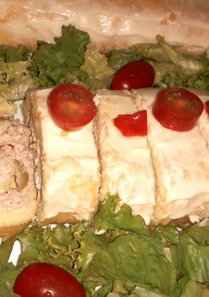 Una foto de Pionono relleno con atún