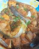 Cá bông lau kho thịt ba rọi