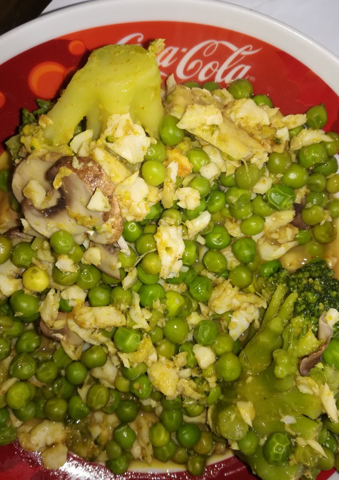 Una foto de Guisantes y brócoli con merluza desmenuzada