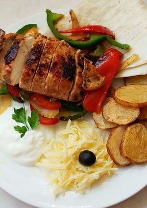 A picture of Mexican chicken fajitas.