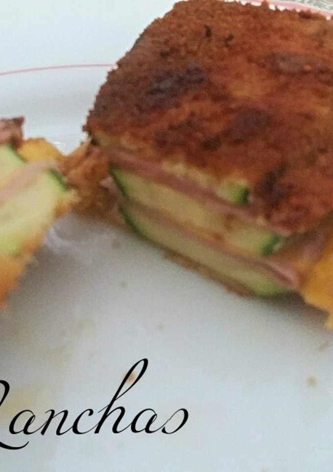 Una foto de Calabacines rebozados rellenos de jamón, queso y beicon de pavo