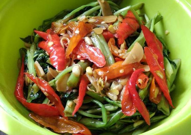 Bagaimana memasak Kangkung Tumis Jawa Anti Gagal
