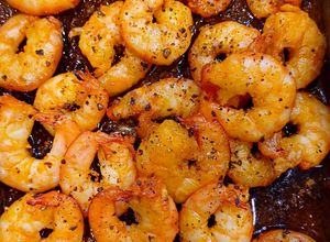 Hình của món Tôm bóc vỏ rim tiêu.