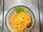 Una foto de spaguetti con salsa de tomate