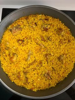 Una foto de Arroz con conejo