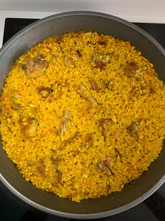 Una foto de Arroz con conejo