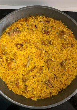 Una foto de Arroz con conejo