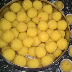 A picture of Coconut Pineapple laddo.