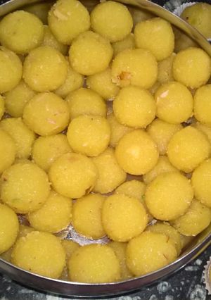 A picture of Coconut Pineapple laddo.