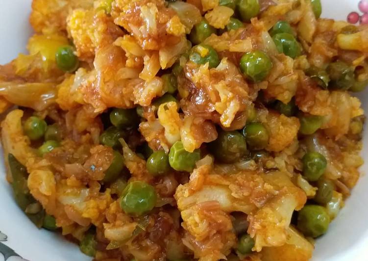 Green Peas and Cauliflower Sabzi