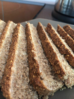 Una foto de Pan de frutos secos y avena fácil, saludable (horno y/o robot de cocina)