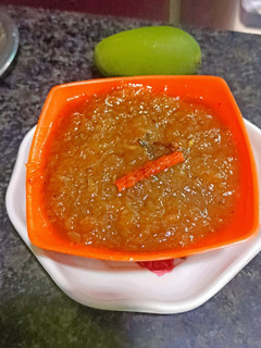 आम का लच्छेदार अचार रेसिपी मुख्य फोटो