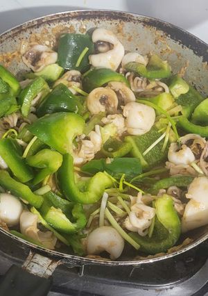 Hình của món Mực xào sa tế.