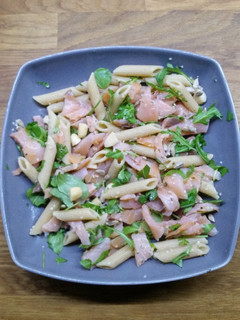 Foto di Piatto unico salmone rucola e semi
