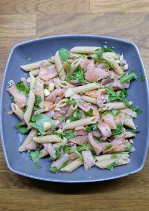 Foto di Piatto unico salmone rucola e semi