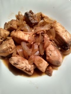 Una foto de Atún encebollado