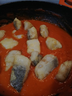 Una foto de Bacalao con salsa piquillo