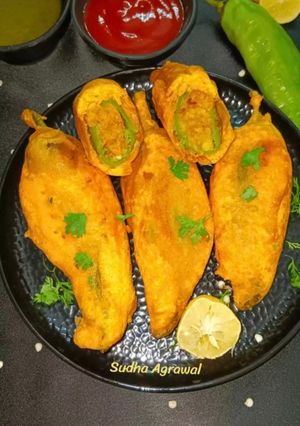 A picture of Jodhpuri Mirchi Vada.