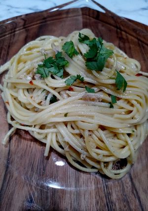 A picture of Garlic lovers spicy linguine and clams.