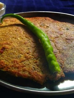 काकडीचे थालिपीठ (kakdiche thalipeeth recipe in marathi) रेसिपी चे मुख्य फोटो