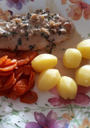 Une photo de Escalope de poulet crème à l'ail et basic