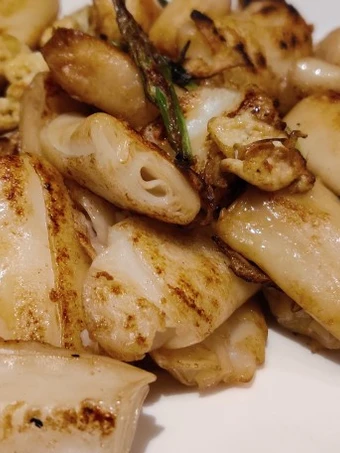 Easy Ways Make Recipes Pan-Fried Rice Noodle Rolls with Eggs (酱油王炒腸粉) the Delicious Make You Drink.