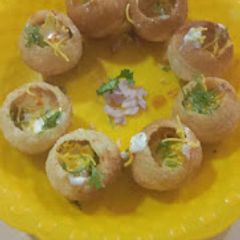 A picture of Dahi Puri.