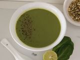 પાલક અને ફણગાવેલા મગ નો સુપ (Palak Sprout Moong Soup Recipe In Gujarati)