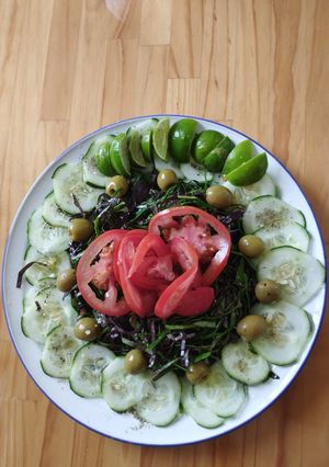 Una foto de Ensalada de hojas de batata y espinacas